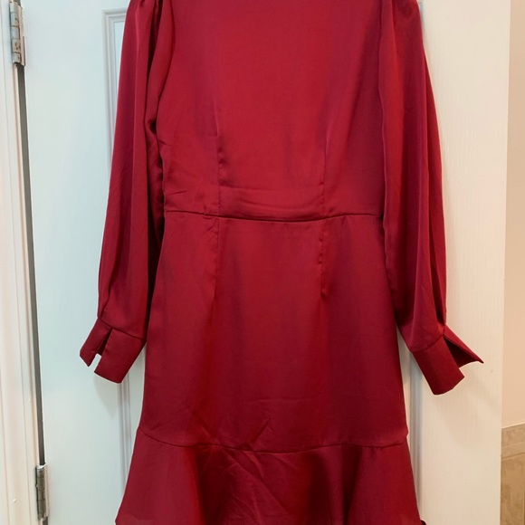 Lulu’s satin dress - Picture 6 of 11